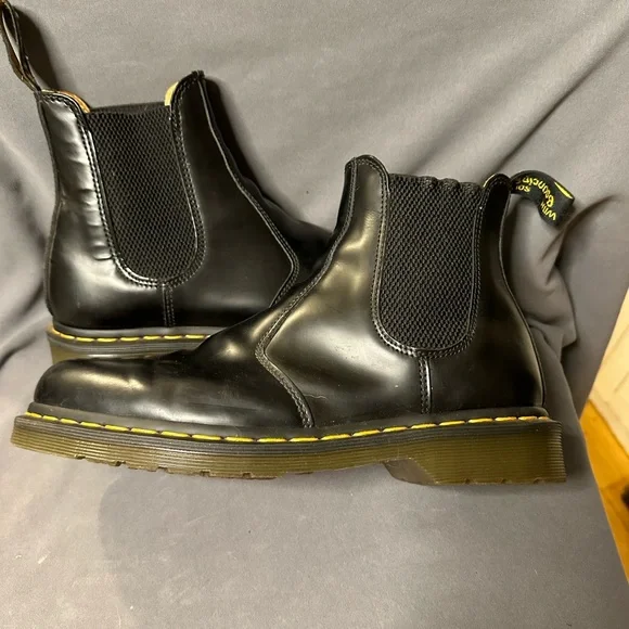 Dr martens Chelsea boot men’s 9 women 10 - Picture 1 of 4